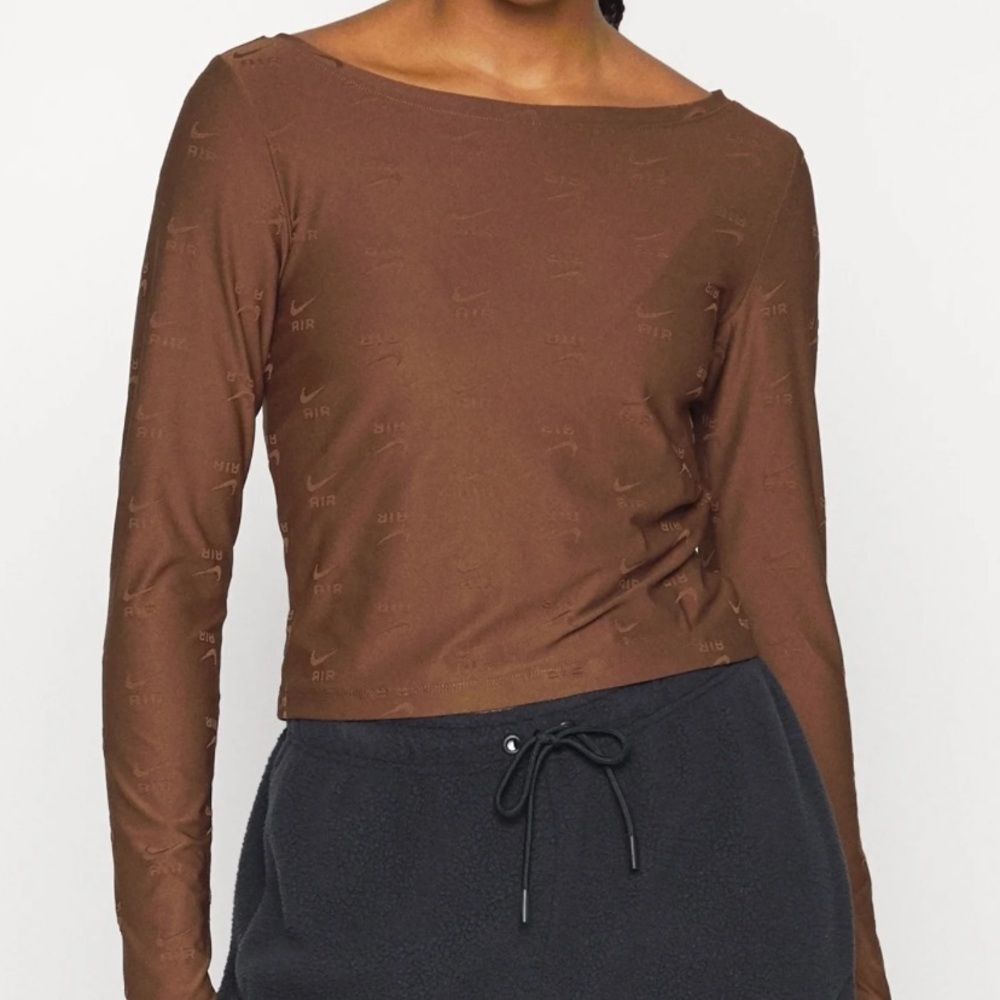 Nike Air Women’s Brown Long-Sleeve Boat Neck Logo Athletic Cropped Top Medium